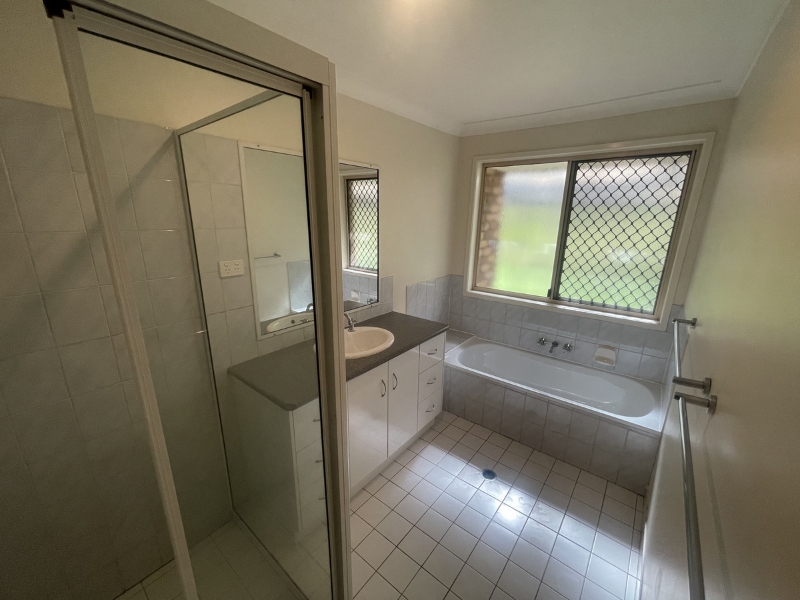 1 Riverside Court, Barellan Point House for rent Listed by Madonna