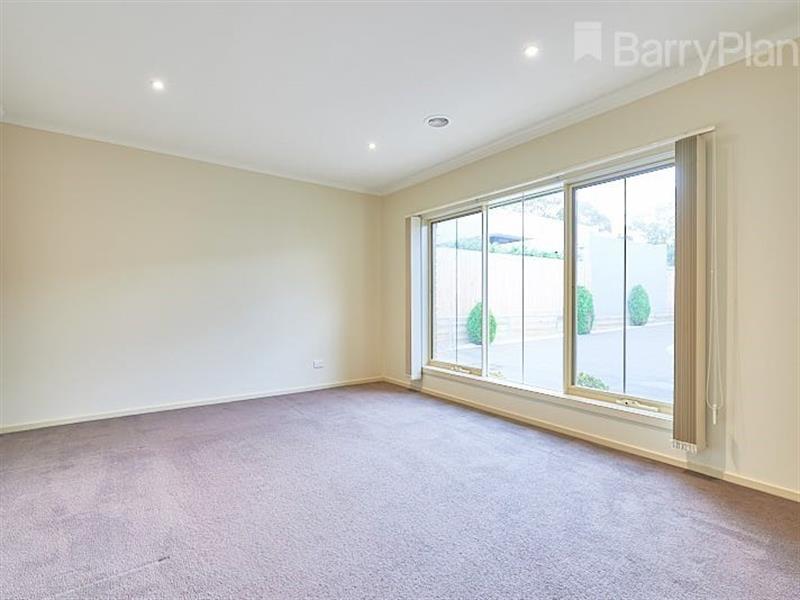 2/11 Roycroft Close, GLEN WAVERLEY Apartment for rent Listed by