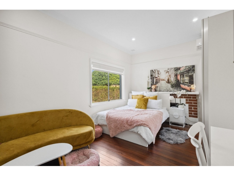 Room 1, Elanora Street