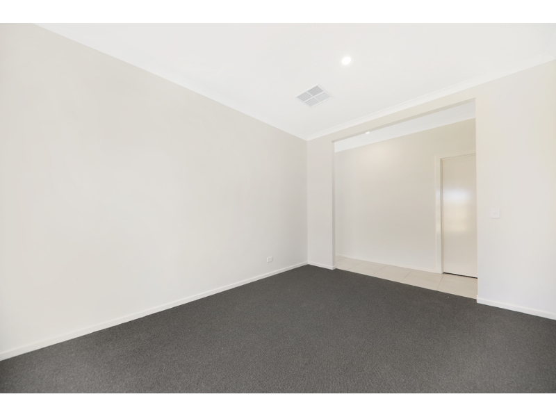 62 Crowlands Circuit, Eynesbury House for rent Listed by Kayla Owen of Leap Real Estate