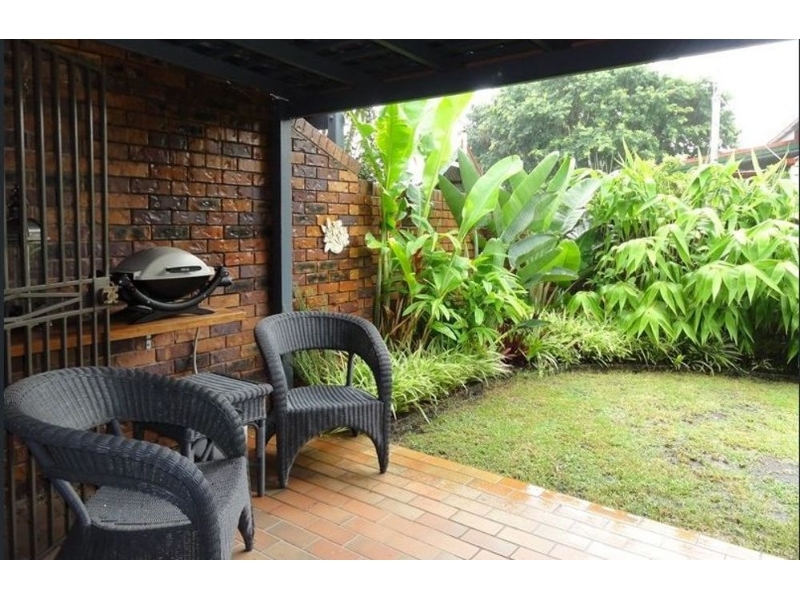 2/8 Pampling St, CAMP HILL Townhouse for rent Listed by Elena