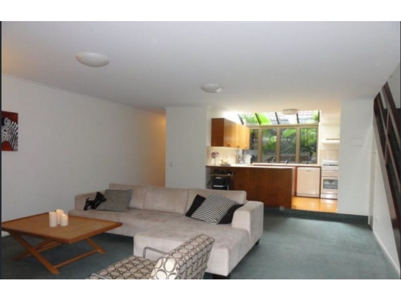 2/8 Pampling St, CAMP HILL Townhouse for rent Listed by Elena