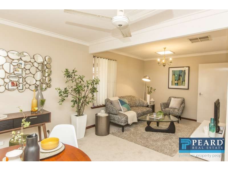 5 Chigwell Place, CARINE House for rent Listed by Alice Oakes of