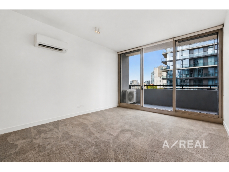711/74 Queens Road MELBOURNE VIC 3004