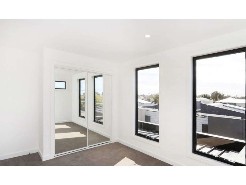 2/35 Lodden Street, SUNSHINE NORTH Townhouse for rent Listed by