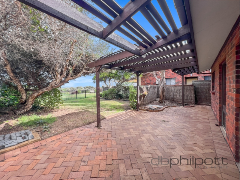 33 Sandpiper Place, West Lakes Shore House for rent Listed by Rebecca