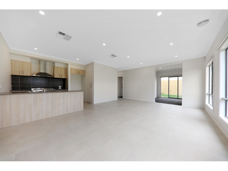 9 Joel Way, Eynesbury House for rent Listed by Terry King of Leap Real Estate &