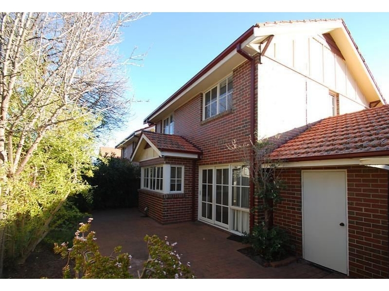 8/2 Victor Road, Glen Iris Townhouse for rent Listed by William