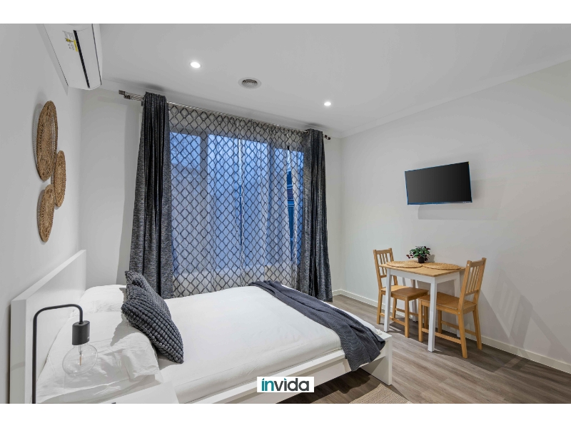 LOCKABLE ENSUITE ROOM WITH  KITCHENETTE ...