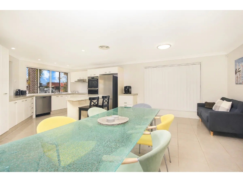 15 Seabreeze Street, Paradise Point House for rent Listed by Mellissa