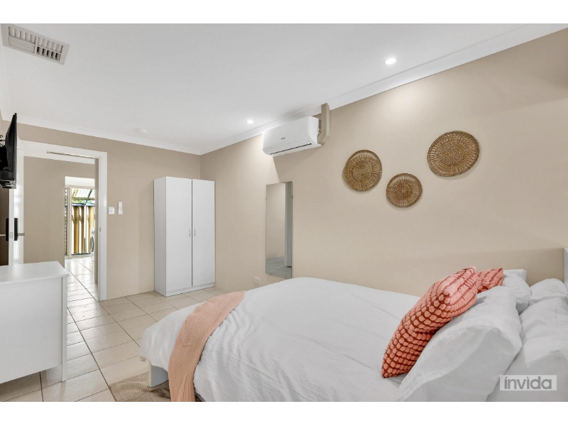 Furnished Room In A Shared House With Wifi And Utilities Included. image 4