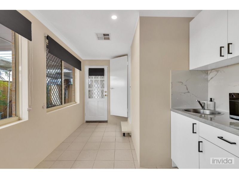 Furnished Room In A Shared House With Wifi And Utilities Included. image 3