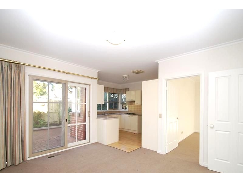 8/2 Victor Road, Glen Iris Townhouse for rent Listed by William