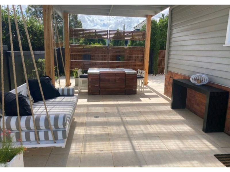 14 Bath Street, Labrador House for rent Listed by Nicholas De Rosa of