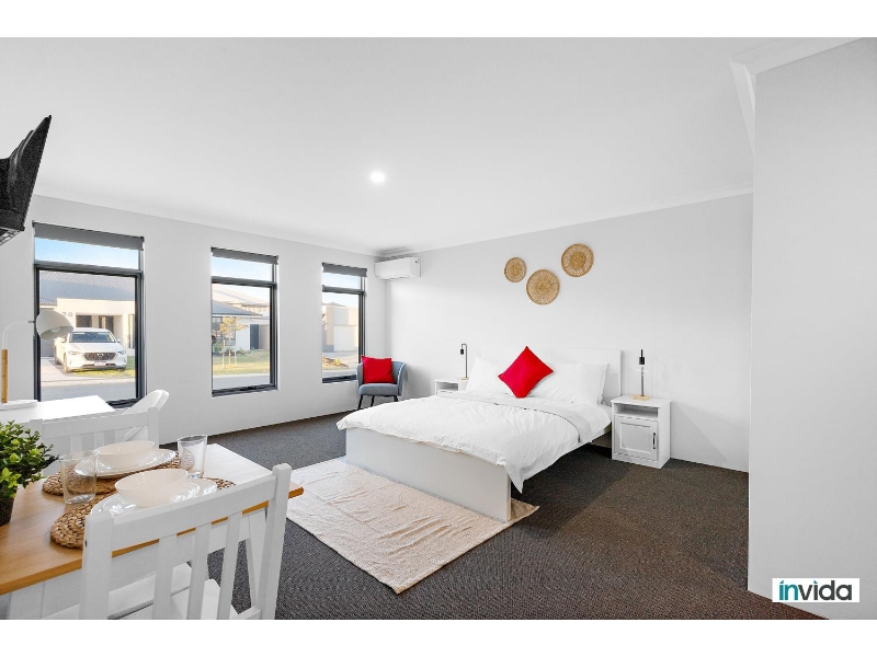 FULLY FURNISHED, LOCKABLE ENSUITE ROOM I...