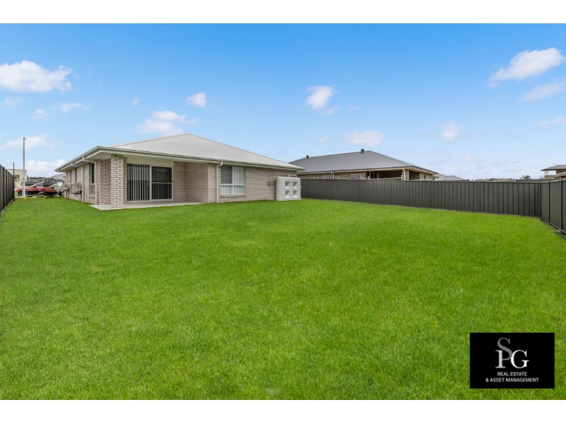 15 Oakmont Close, Heddon Greta House for rent Listed by Kaye Billett