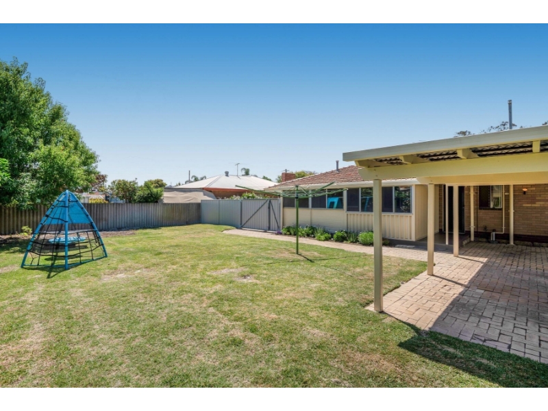 21 Pembury Road, Thornlie House for rent Listed by Dani Dzapasi of