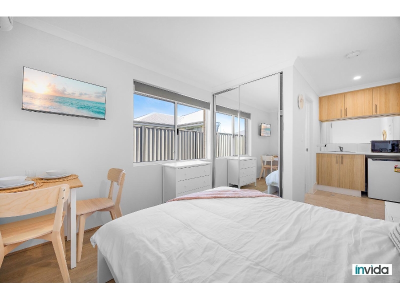 FULLY FURNISHED PRIVATE, LOCKABLE ENSUIT...