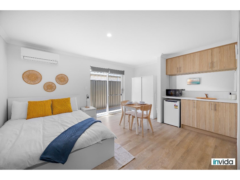 FULLY FURNISHED PRIVATE, LOCKABLE ENSUIT...