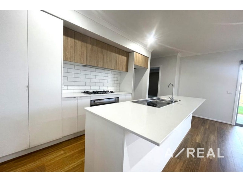 19 Retreat Way Weir Views VIC 3338
