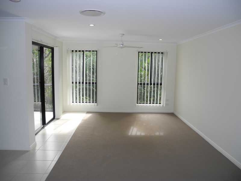 5/10 Arthur Street, BOYNE ISLAND Townhouse for rent Listed by