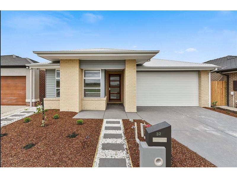32 Mapleshade Ave Clyde North VIC 3978