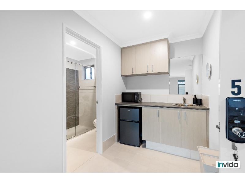 Fully Furnished, Lockable Ensuite Room In Shared House. Save On Bills! Price Includes Utilities And Wi-Fi. thumbnail 2