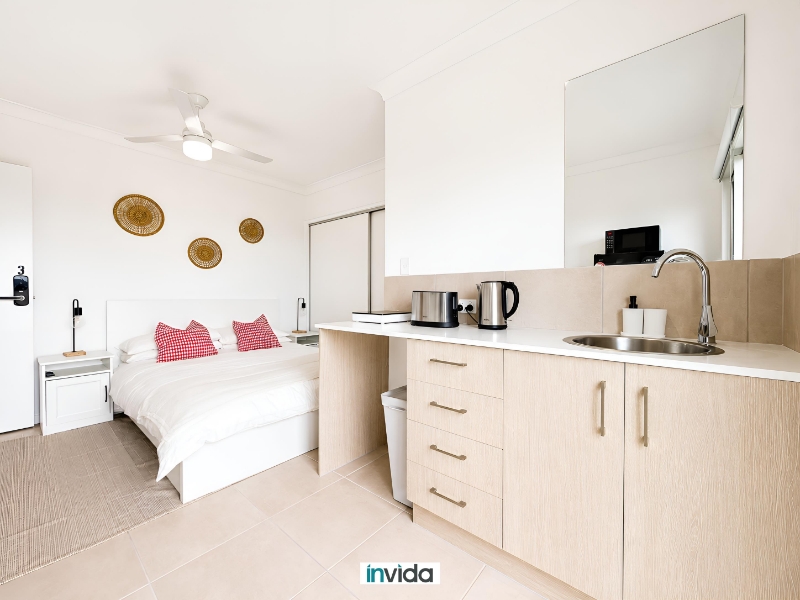 PRIVATE AND SECURE ROOM IN A NEW SHARED ...