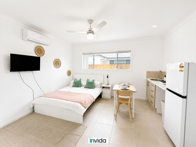 PRIVATE AND SECURE ROOM IN A NEW SHARED ...