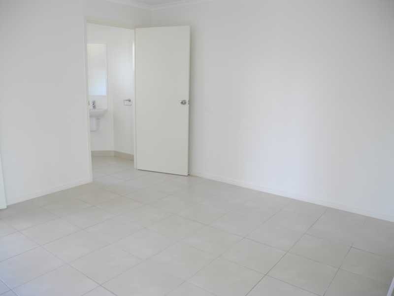 1/10 Arthur Street, BOYNE ISLAND Townhouse for rent Listed by Prd