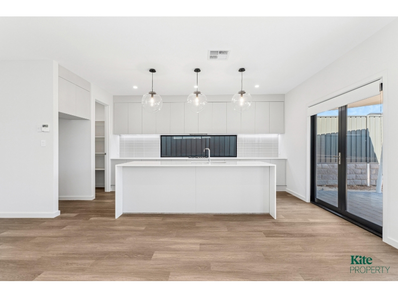 8 Forsyth Close WOODFORDE SA 5072