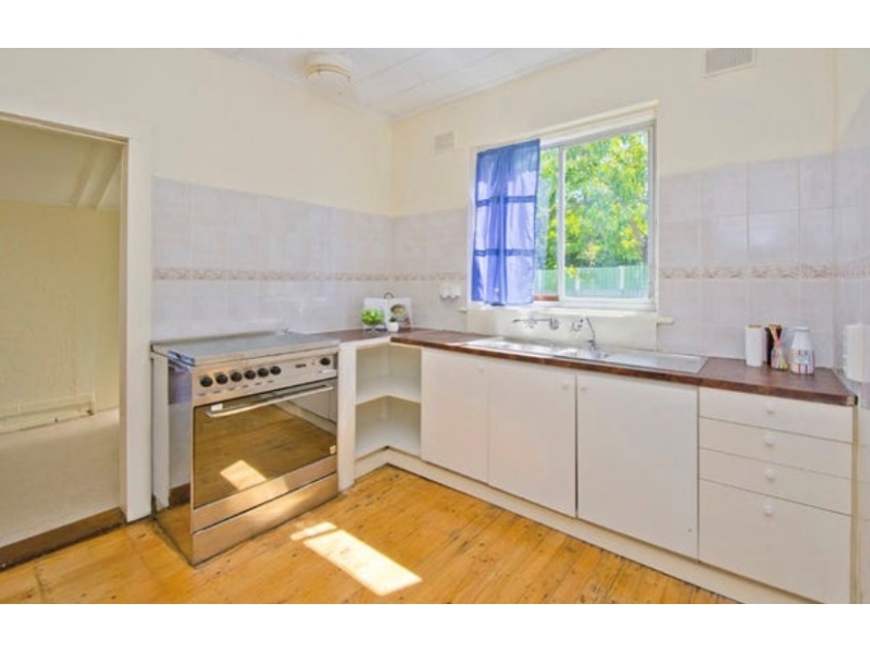 443 Cross Road, South Plympton House for rent Listed by Stephen Drury