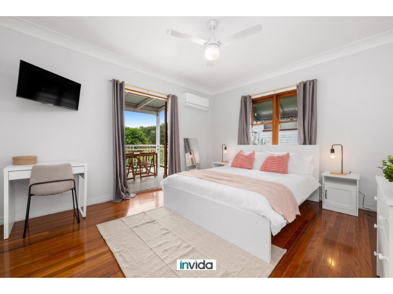 Private Room in cozy rooming house with firep...