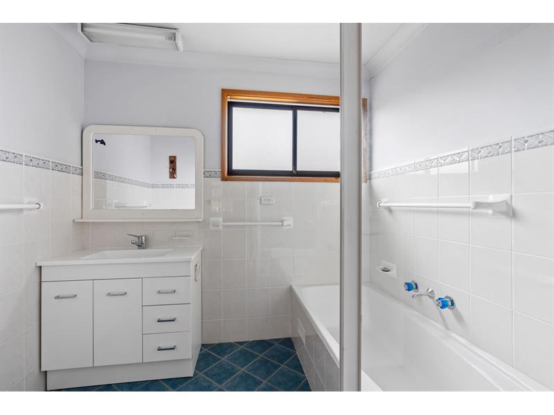 193 Lakedge Ave, Berkeley Vale House for rent Listed by Paije Wiggins