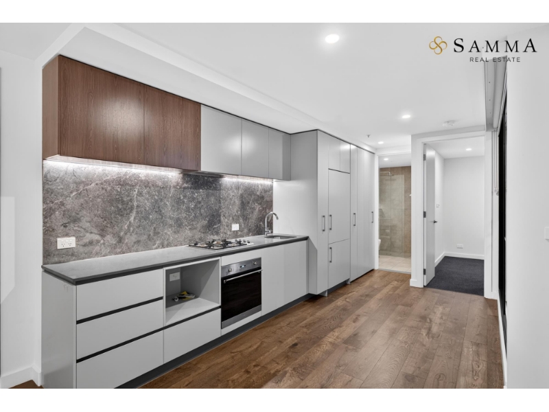 Prime Docklands Living: Stylish 1-Bedroom Apartment with Pool, Spa, and Gym Access