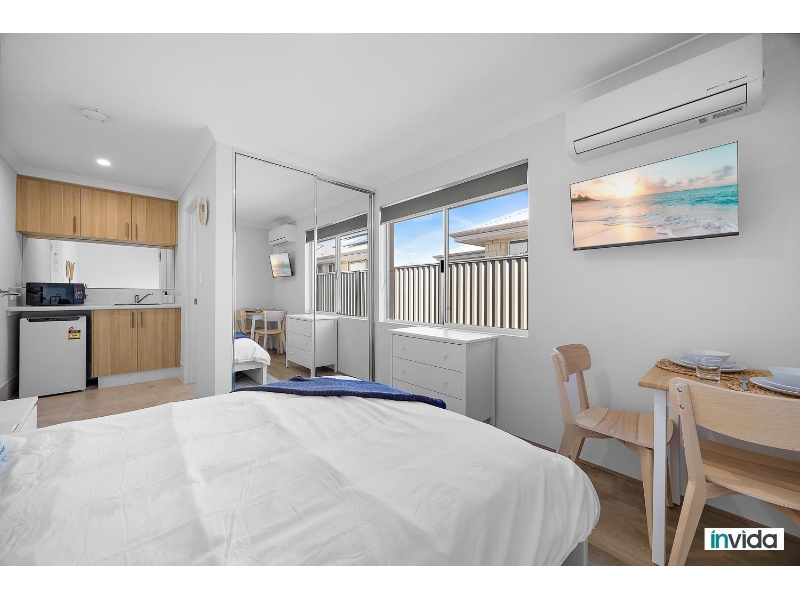 FULLY FURNISHED PRIVATE, LOCKABLE ENSUIT...