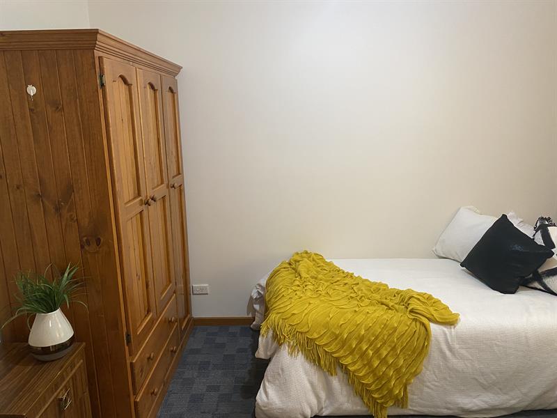 Rooms / 54 Naughton Avenue, Birmingham Gardens House for rent Listed