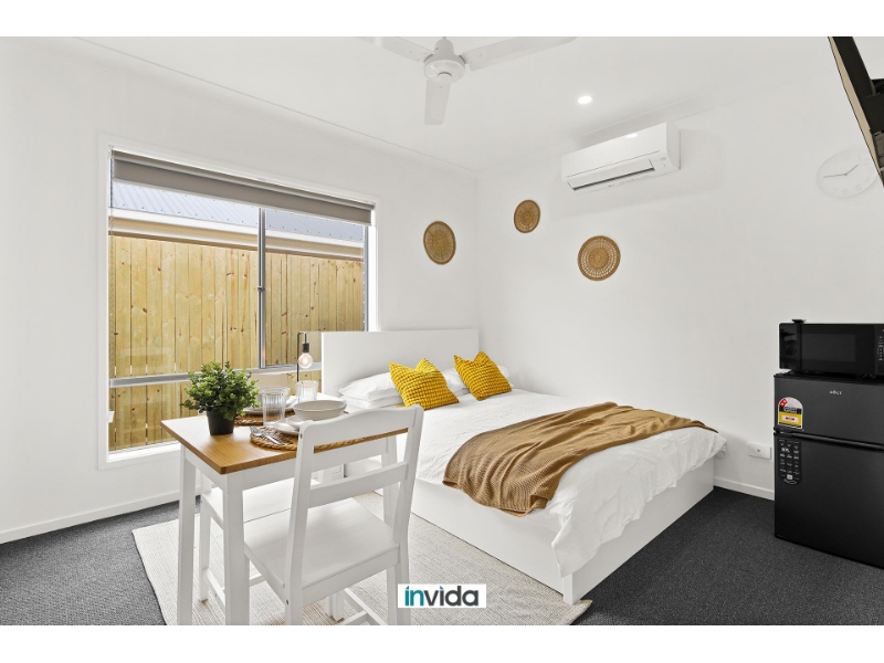PRIVATE, LOCKABLE ENSUITE ROOM IN A MODE...