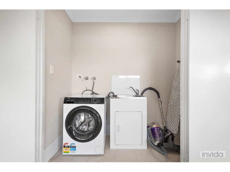 Private, Locakable, Bright Room In A Brand New Built Shared House Near The Coast. image 8
