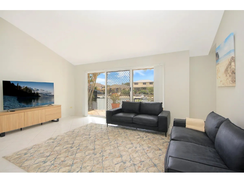 15 Seabreeze Street, Paradise Point House for rent Listed by Mellissa