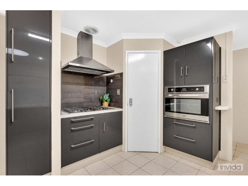 Furnished Room In A Shared House With Wifi And Utilities Included. image 6