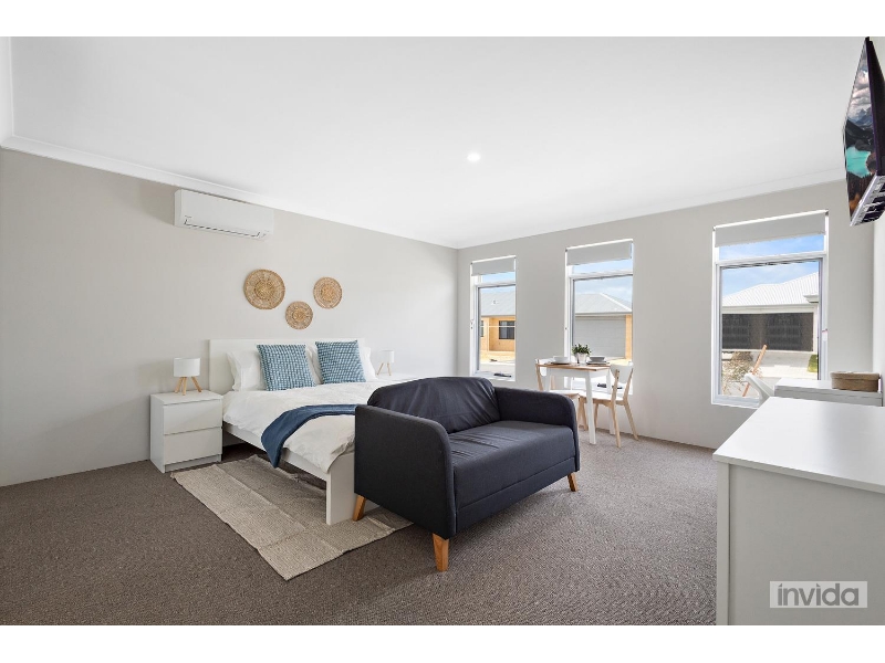Private, Locakable, Bright Room In A Brand New Built Shared House Near The Coast. image 1