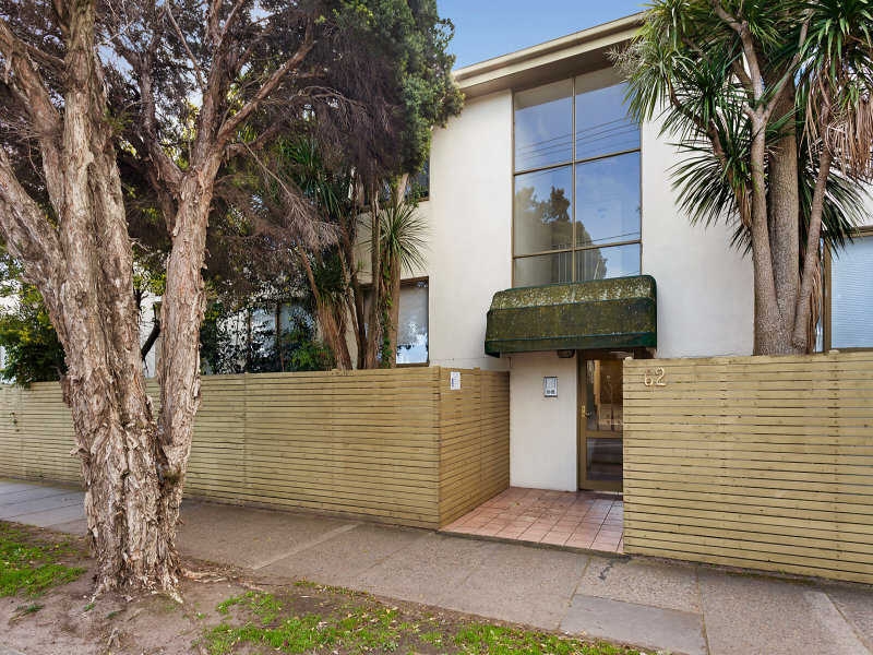 Private Entrance & Driveway - Spacious 2-Bedroom Unit in Prime Carnegie Location!