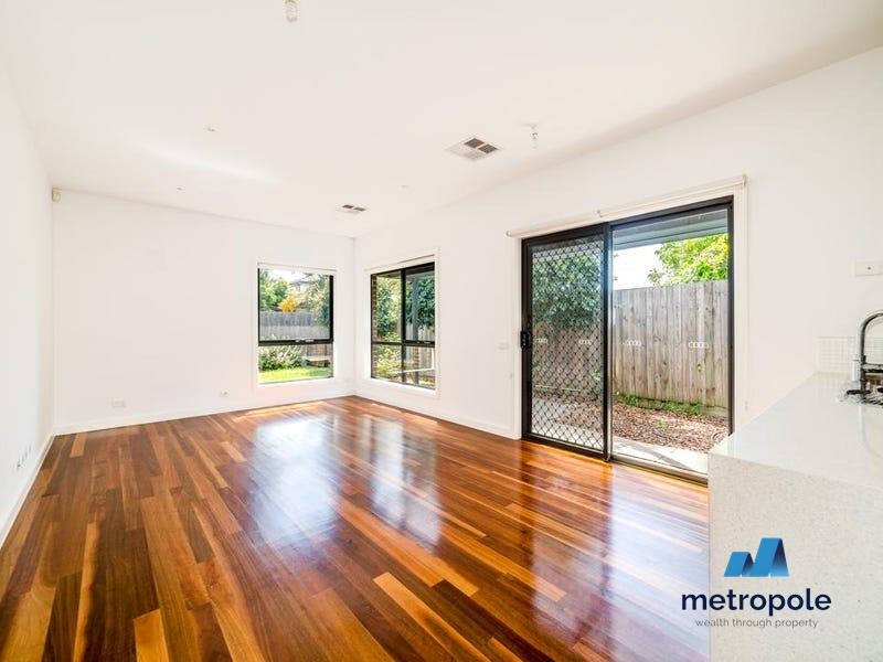2/3 McLaren Street MOUNT WAVERLEY VIC 3149
