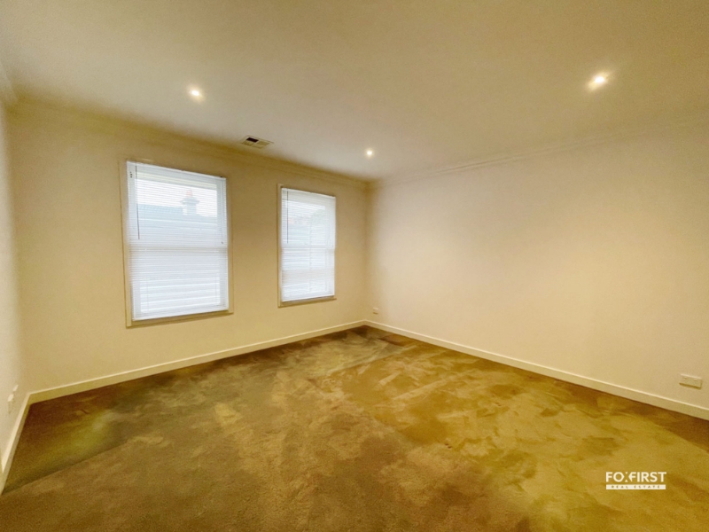 27 Normanby Pl, Windsor Apartment for rent Listed by Residential Management Team of Fox First