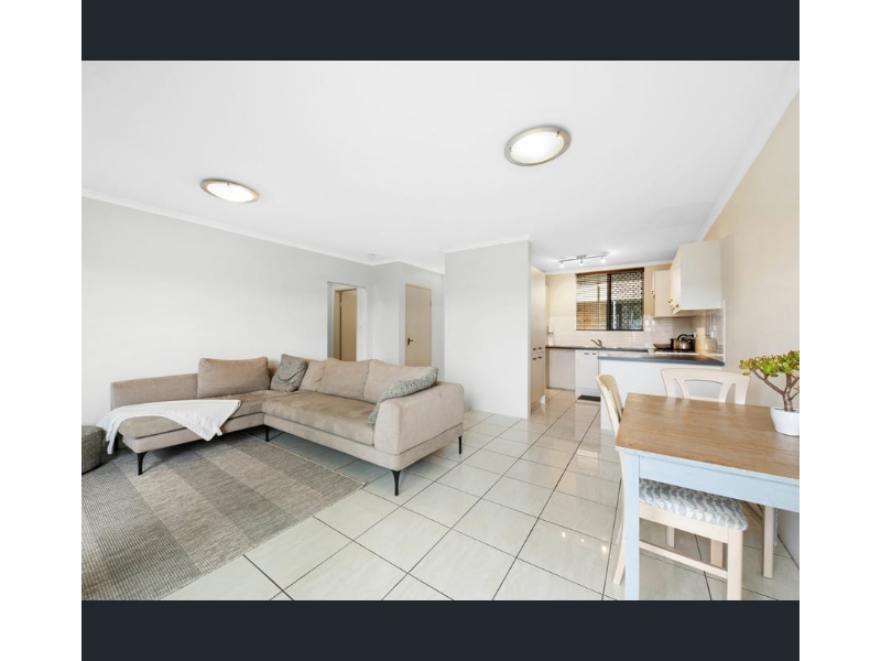 2/8 Cook St, Yeronga Apartment for rent Listed by Hamish Lindsay of