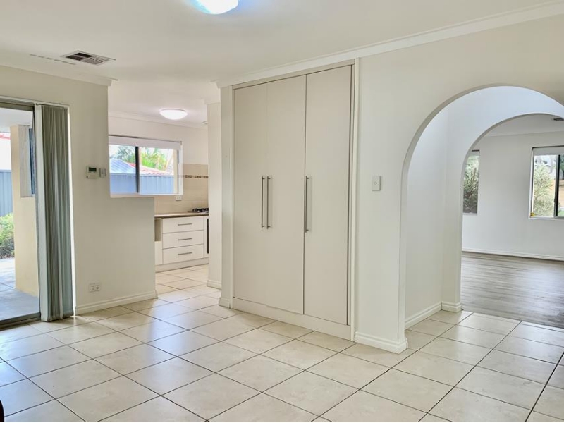 74 Hillwood Avenue, Warwick House for rent Listed by Erica Kilmurray