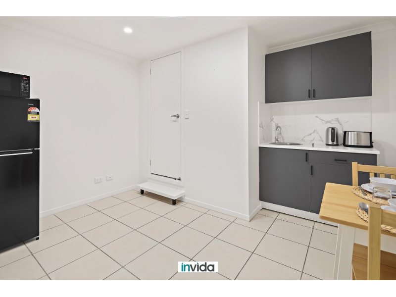 Private Room With Your Own Ensuite & Kitchenette, In Modern Shared House. Bills & Internet Included. Multiple Rooms Available! image 2