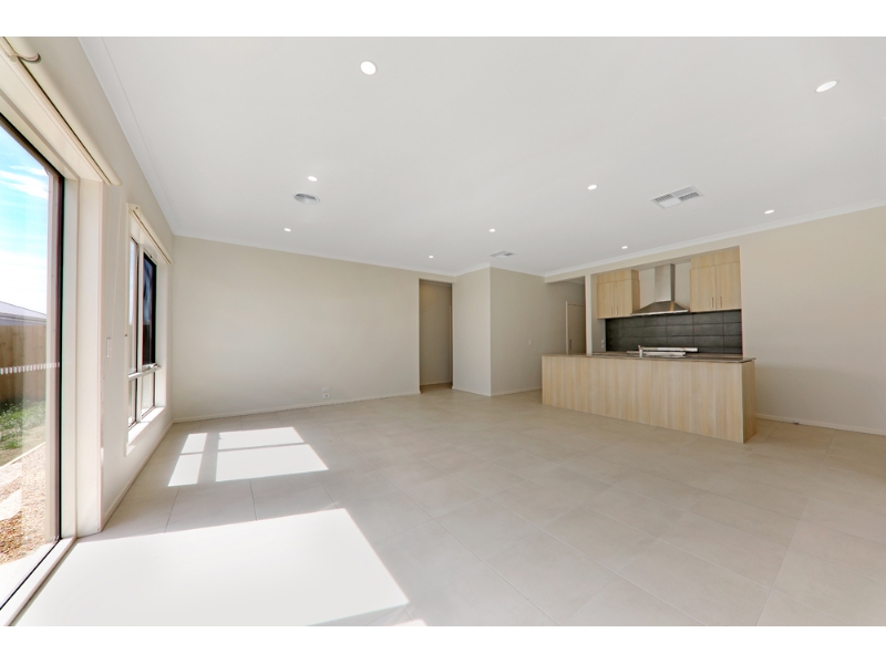 62 Crowlands Circuit, Eynesbury House for rent Listed by Kayla Owen of Leap Real Estate