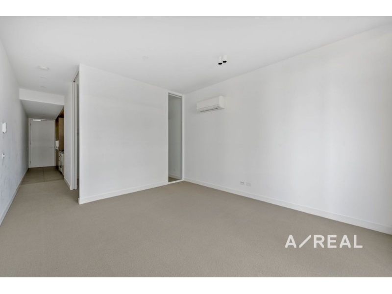 711/74 Queens Road MELBOURNE VIC 3004